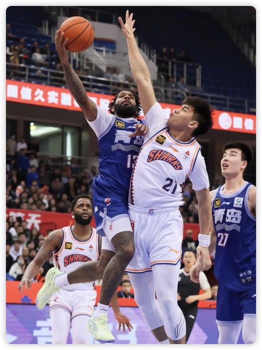 杨瀚森21+9洛夫顿遭驱逐 青岛力克上海取5连胜